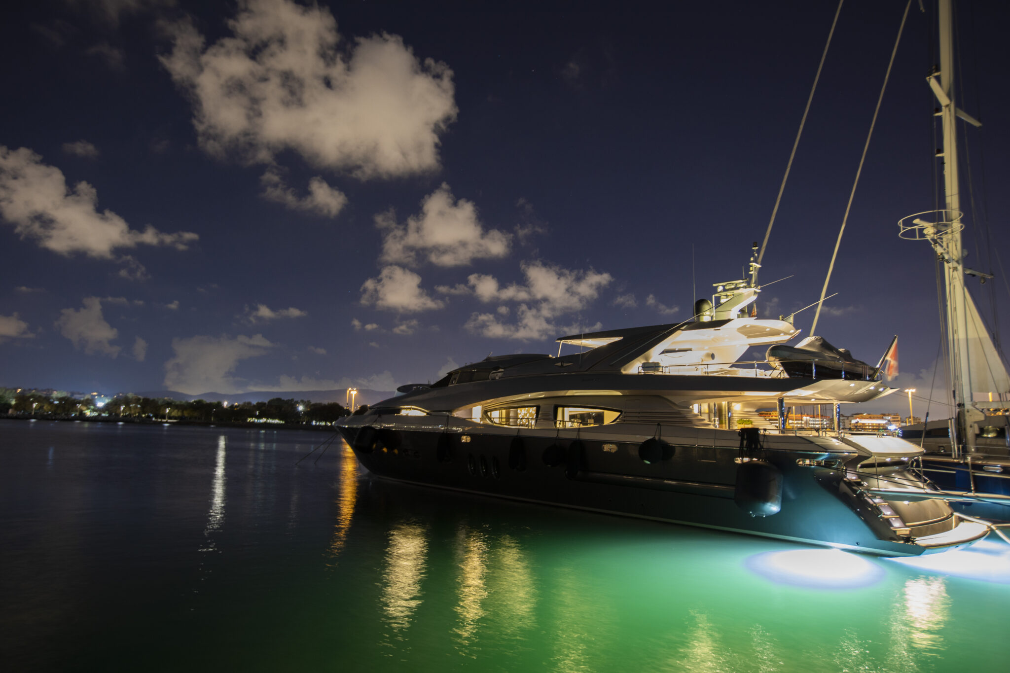 The Yacht Peftasteri